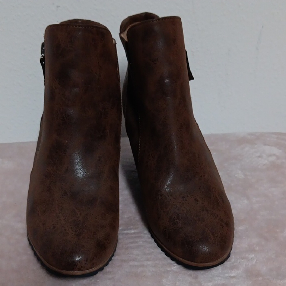 SOUL Naturalizer Rich Brown Ankle Boots